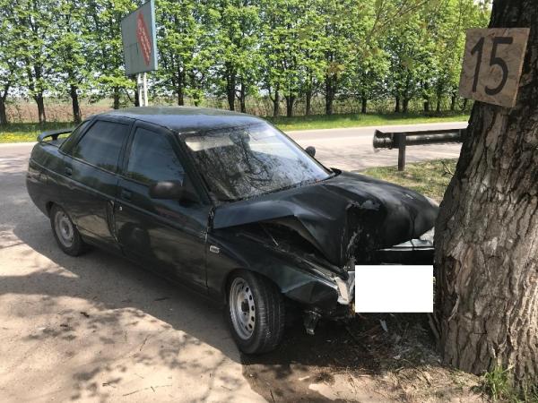В Ессентуках женщина не справилась с управлением и врезалась в дерево